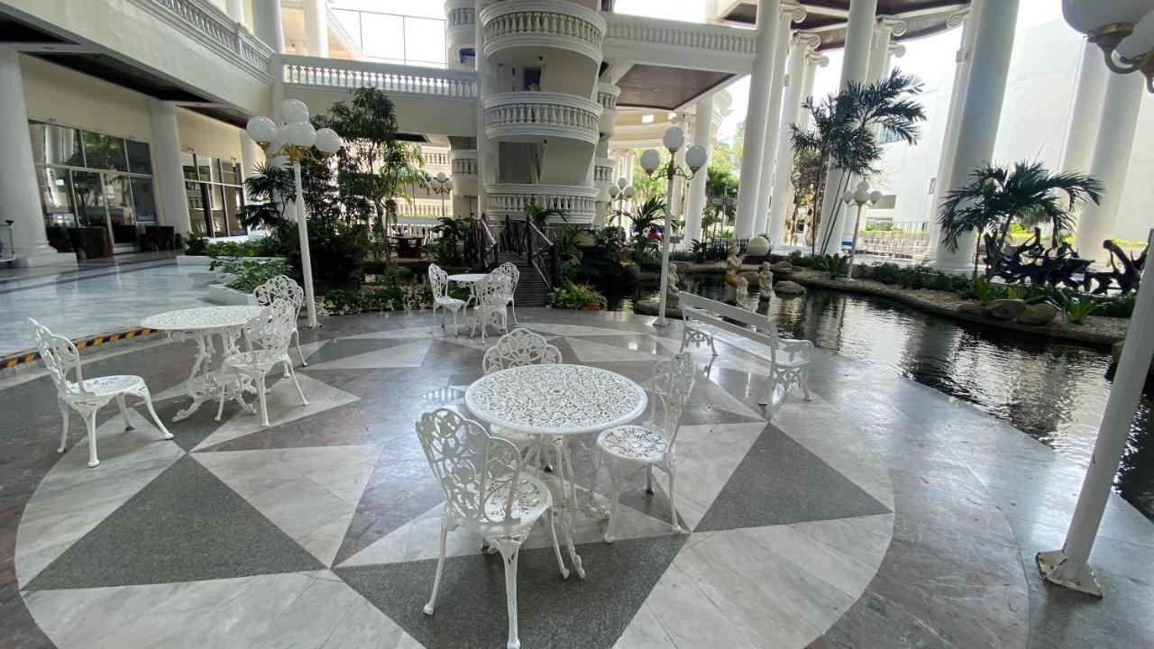 Sky Beach Beachfront Pattaya Esterno foto