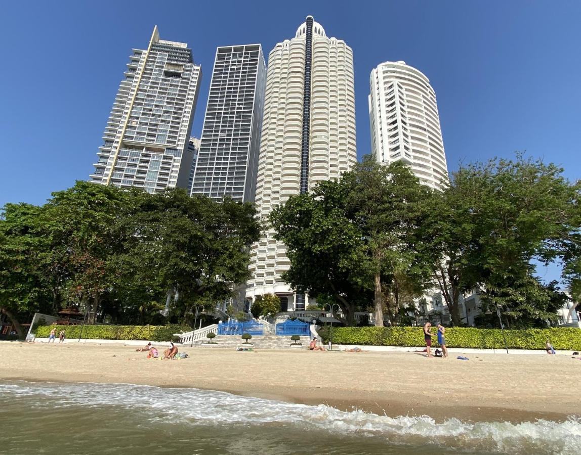 Sky Beach Beachfront Pattaya Esterno foto